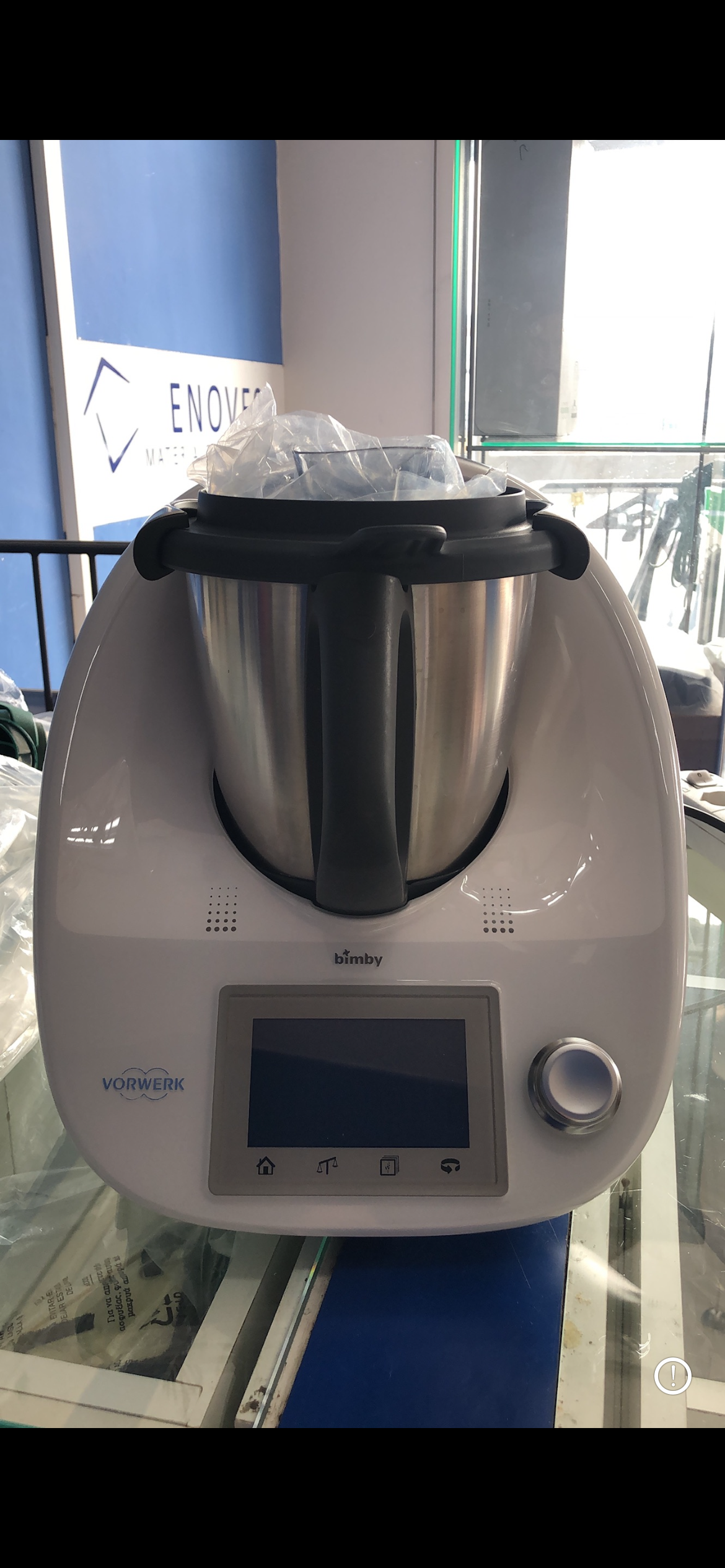 Robot wielofunkcyjny Thermomix TM5, naczynie miksujące ze stali nierdzewnej 2 L, wbudowana waga cyfrowa, silnik z napędem bezpośrednim, wyświetlacz dotykowy, zestaw akcesoriów w zestawie